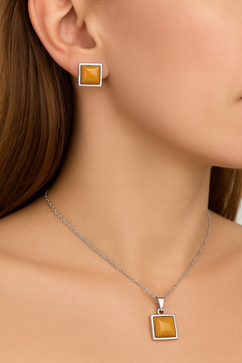 Kolczyki srebrne z bursztynem mlecznym kwadrat na sztyft próba 925 KB04 - obrazek 2