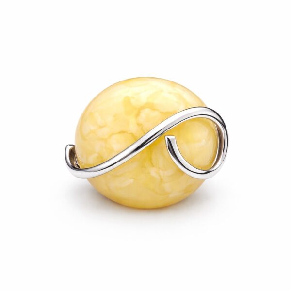 Broszka srebrna z naturalnym mlecznym bursztynem – elegancki prezent z klasą BR5